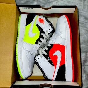 Orange / neon Air Jordan 1